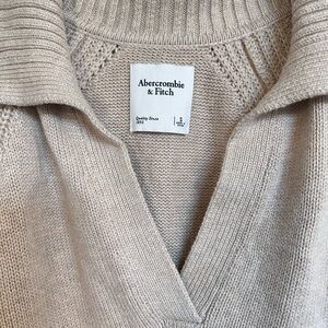 Abercrombie & Fitch Sweater